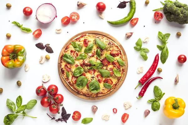 Pizza italiana e ingredientes - foto de stock