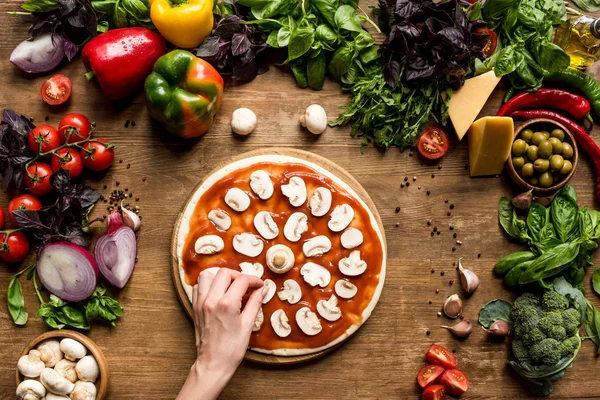 Raw pizza ingredients — Stock Photo