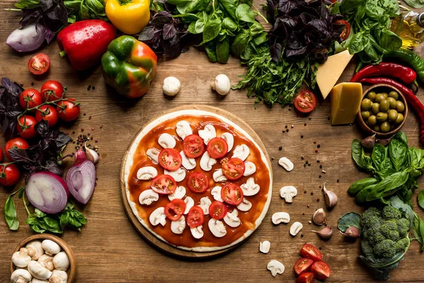 Pizza cruda — Foto stock