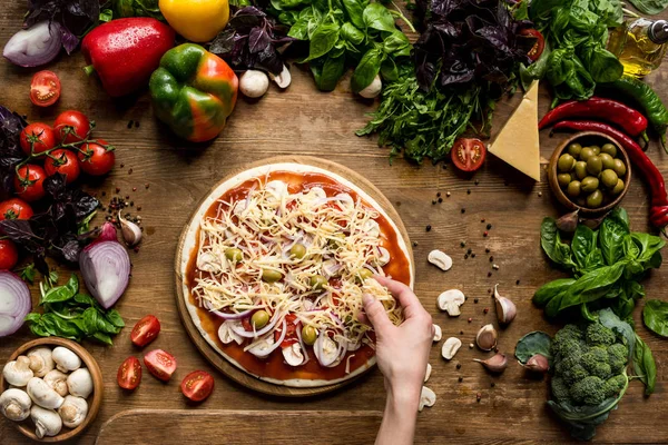 Person making pizza — Stock Photo