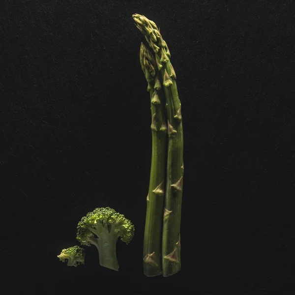 Brocoli et asperges vertes — Photo de stock