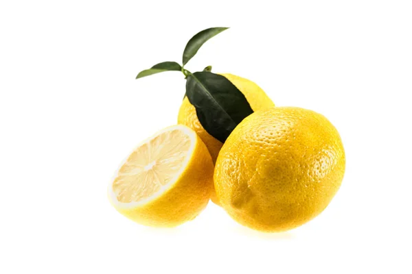 Gelbe saftige Zitronen — Stockfoto
