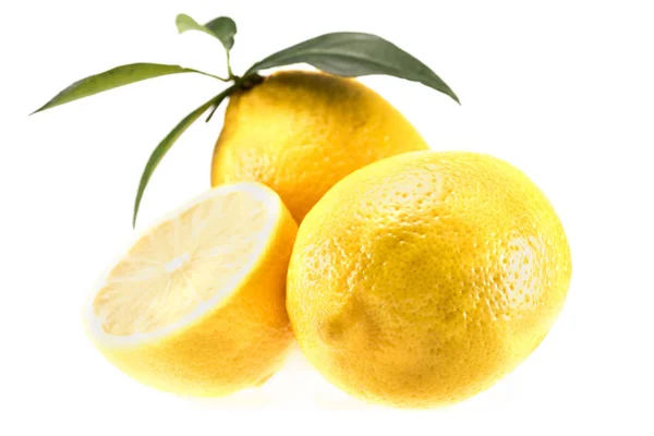 Limones amarillos jugosos - foto de stock