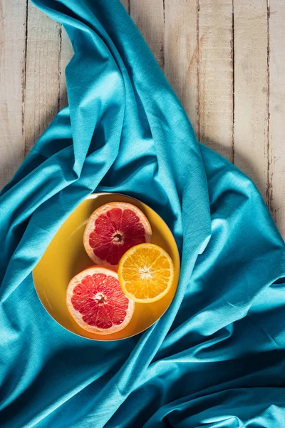 Грейпфрутовый и апельсиновый ломтики — стоковое фото