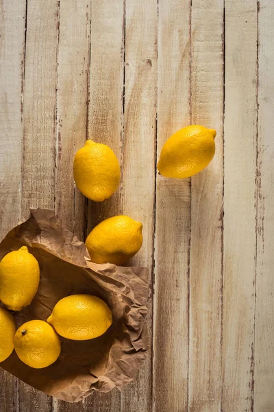 Fresh lemons on wooden background — Stock Photo