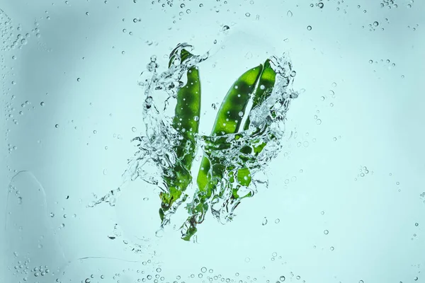 Frische grüne Erbsen — Stockfoto