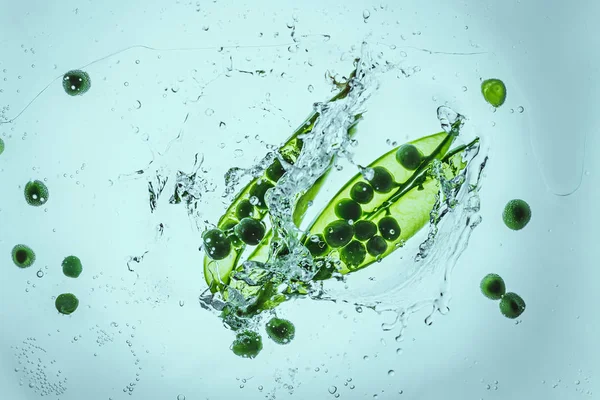Guisantes verdes frescos - foto de stock