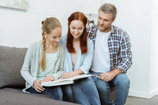 Family reading book — Stock Photo