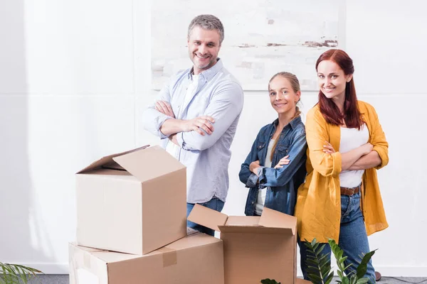 Famiglia in una nuova casa — Foto stock