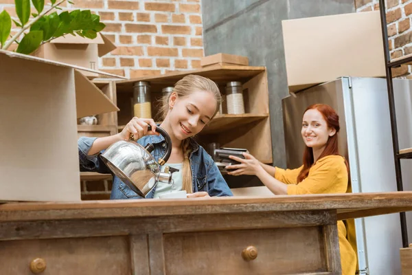 Mother and daughter at home — Stock Photo