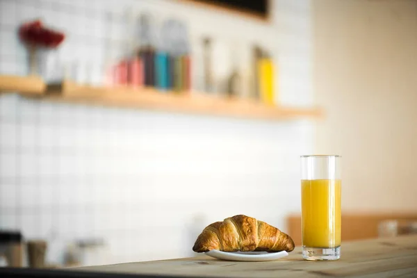 Juice and croissant — Stock Photo