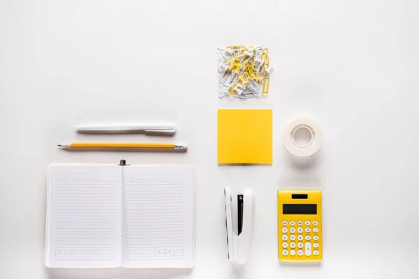 Composition des fournitures scolaires — Photo de stock