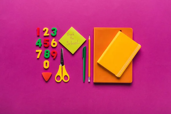 Composition des fournitures scolaires — Photo de stock