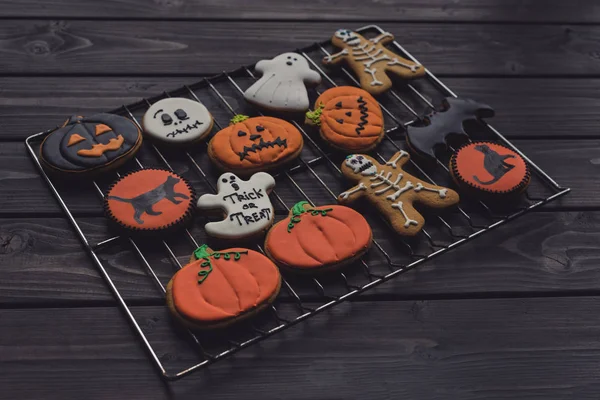 Divers biscuits d'Halloween faits maison — Photo de stock