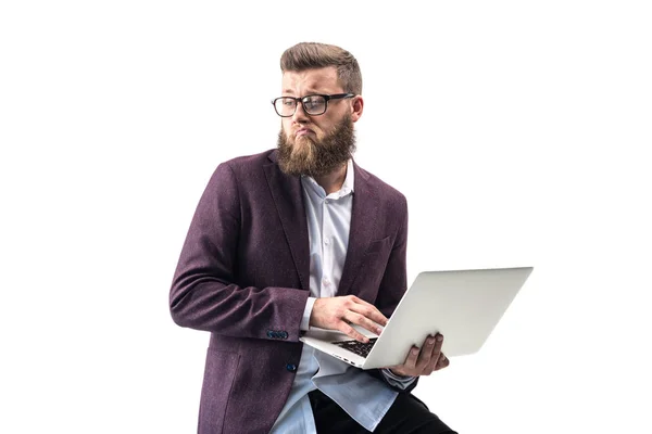 Homme d'affaires utilisant un ordinateur portable — Photo de stock
