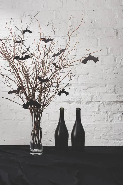 Décorations d'Halloween sur table — Photo de stock