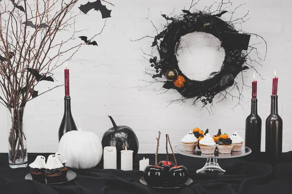 Halloween-Desserts und Dekorationen — Stockfoto