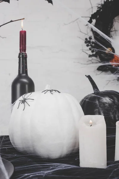 Halloween pumpkins with spiders — Stock Photo