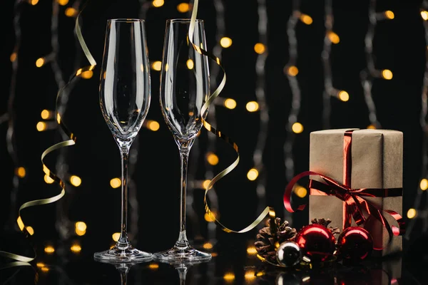 Wineglasses and christmas gift — Stock Photo