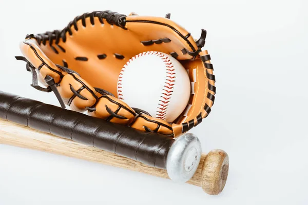 Бейсбольні кажани, м'яч і рукавичка — стокове фото
