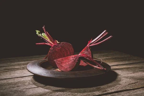 Ripe beet on plate — Stock Photo