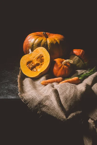 Verduras de temporada en saco - foto de stock