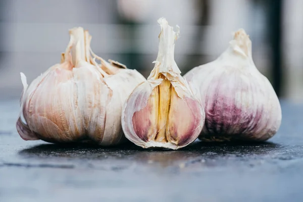 Organic garlic — Stock Photo