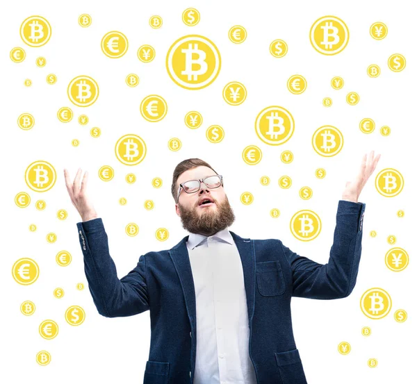 Homem de negócios com símbolos bitcoin — Fotografia de Stock