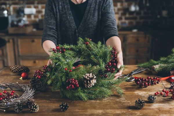 Florist with Christmas fir wreath — Stock Photo