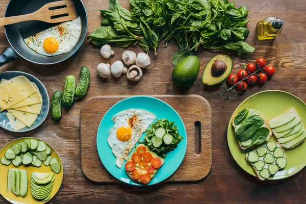 Healthy breakfast on plate — Stock Photo