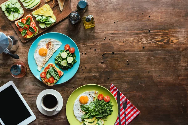 Desayuno saludable para dos personas - foto de stock