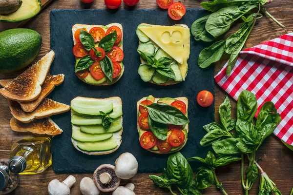 Tostadas sabrosas para el desayuno - foto de stock