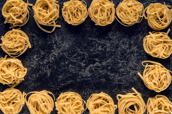 Cadre en pâtes crues — Photo de stock