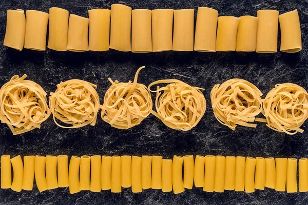 Various pasta in rows — Stock Photo