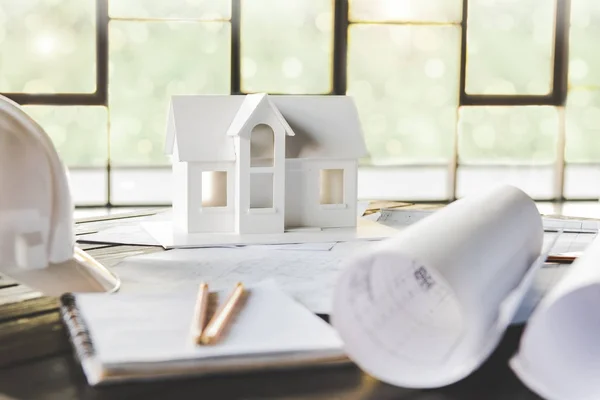 Modelo de casa e equipamentos de arquitetura — Fotografia de Stock