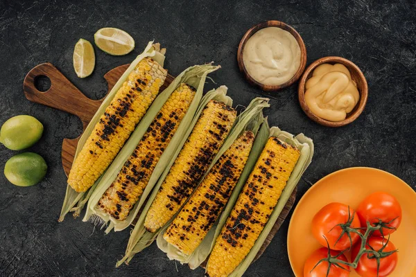 Grilled corn covered in leaves — Stock Photo