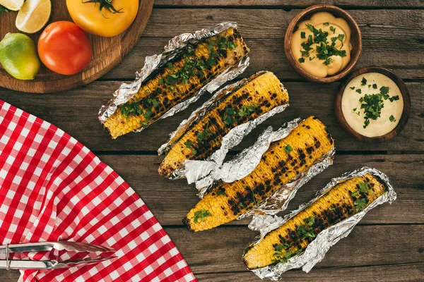 Grilled corn on wooden table — Stock Photo