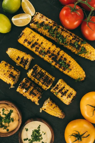 Mazorcas de maíz a la plancha - foto de stock