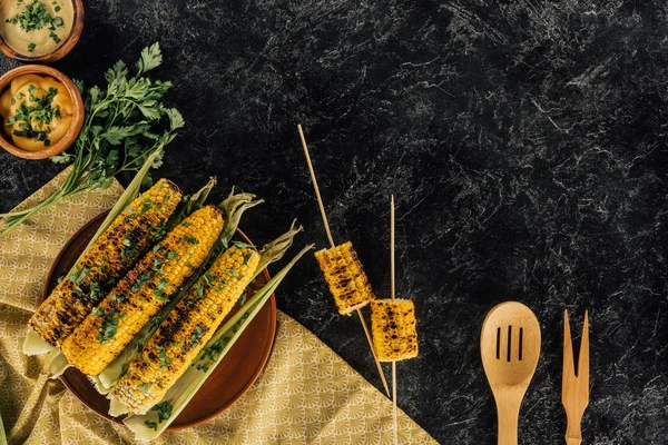 Mazorcas de maíz a la plancha - foto de stock