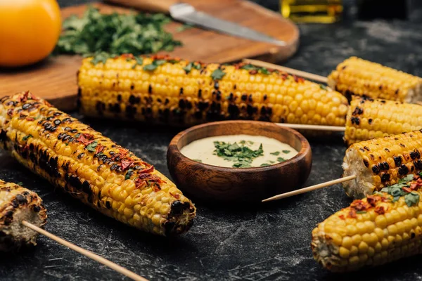 Gegrilltes Mais mit Gewürzen — Stockfoto