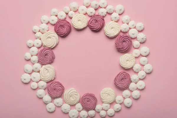 Circle frame of marshmallows — Stock Photo