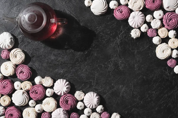 Sweet marshmallows with teapot — Stock Photo