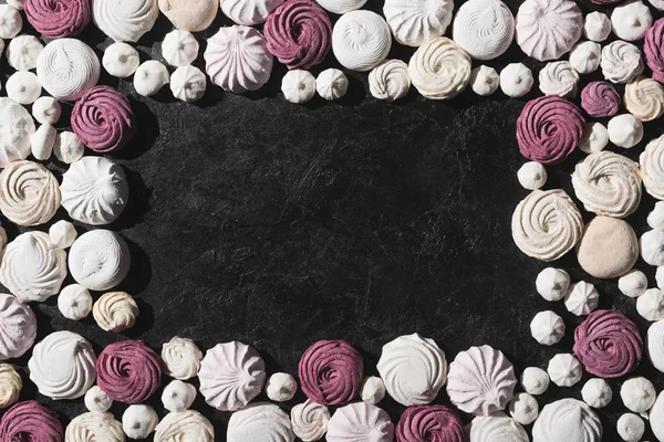 Frame of berry and white marshmallows — Stock Photo