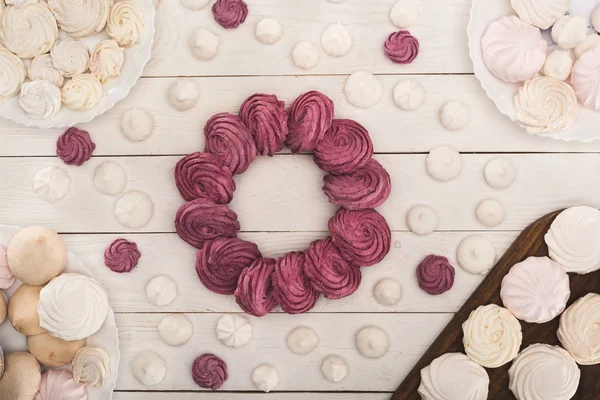 Circle of berry marshmallows — Stock Photo