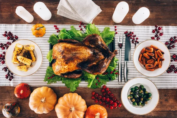 Baked turkey for thanksgiving day — Stock Photo