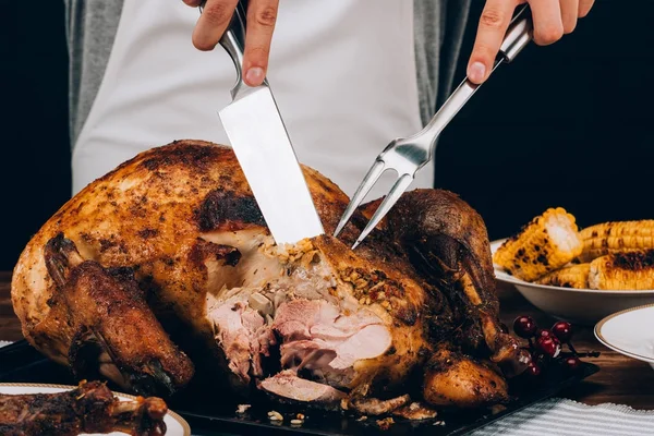 Man cutting baked turkey — Stock Photo