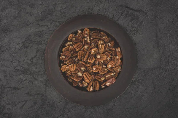 Pecan nuts in bowl — Stock Photo