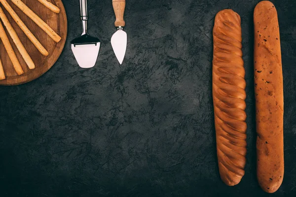 Cutlery and various types of bread — Stock Photo