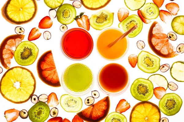 Gläser Saft und Früchte — Stockfoto