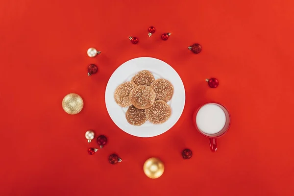 Oatmeal cookies, milk and christmas balls — Stock Photo
